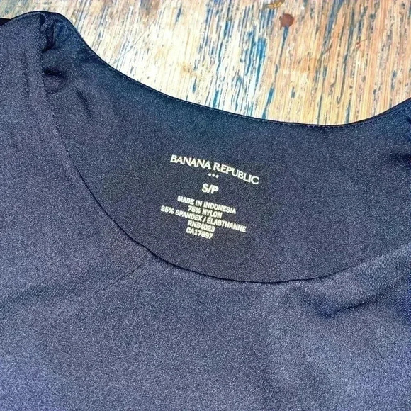 Banana Republic black crop top size S - Picture 2 of 3